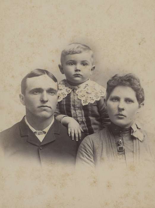 family photo, frizzy bangs, Iowa History, little lord fauntleroy suit, history of Iowa, Portraits - Group, Iowa, couple, boy, Families, family, lace collar, Meyer, Sarah, Children, collar, Waverly, IA