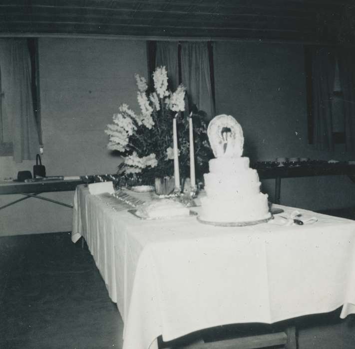 USA, Iowa History, history of Iowa, Iowa, Food and Meals, wedding cake, Spilman, Jessie Cudworth, Weddings, cake, table