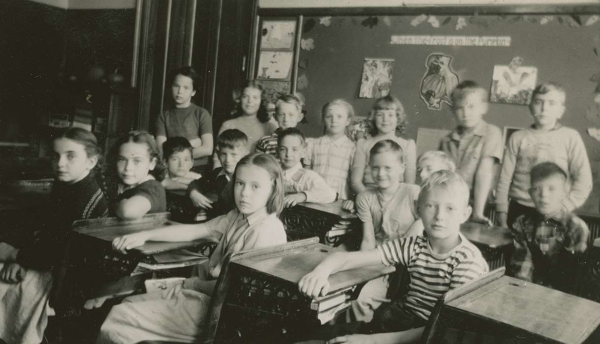 Portraits - Group, Iowa History, Iowa, desk, Beach, Rosemary, Children, classroom, history of Iowa, Hampton, IA, Schools and Education