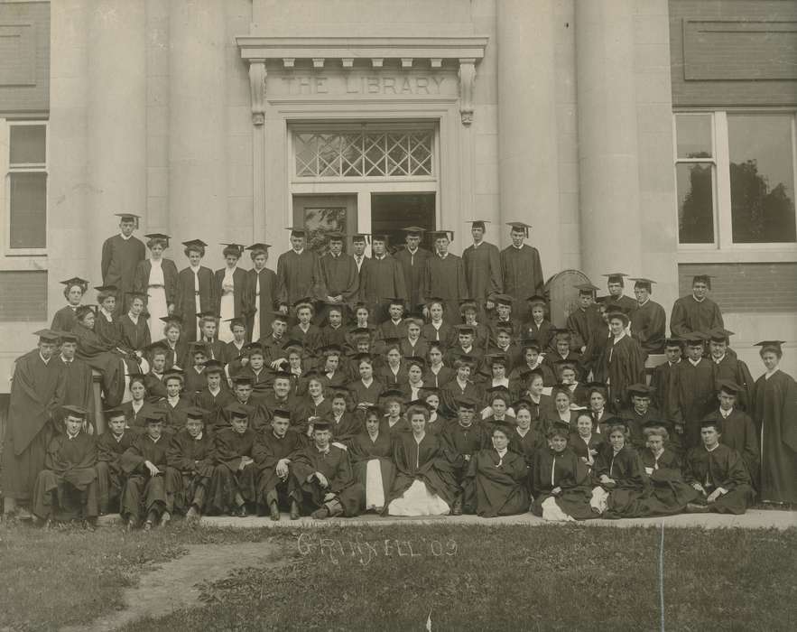 grinnell, students, college, Schools and Education, school, Iowa, McMurray, Doug, Portraits - Group, Iowa History, Grinnell, IA, graduation, history of Iowa