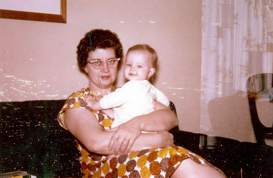 Families, Homes, couch, baby, Iowa History, Portraits - Group, Iowa, Flathers, Claudia, Marshalltown, IA, living room, Children, history of Iowa