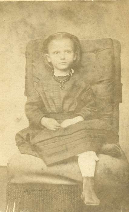 girl, Iowa, Children, Olsson, Ann and Jons, necklace, Portraits - Individual, IA, history of Iowa, Iowa History