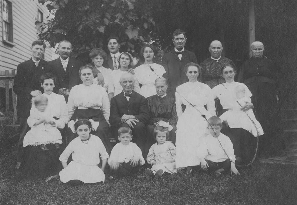 Families, Portraits - Group, Becker, Alfred, Iowa, baby, ND, history of Iowa, Iowa History, dress, bow
