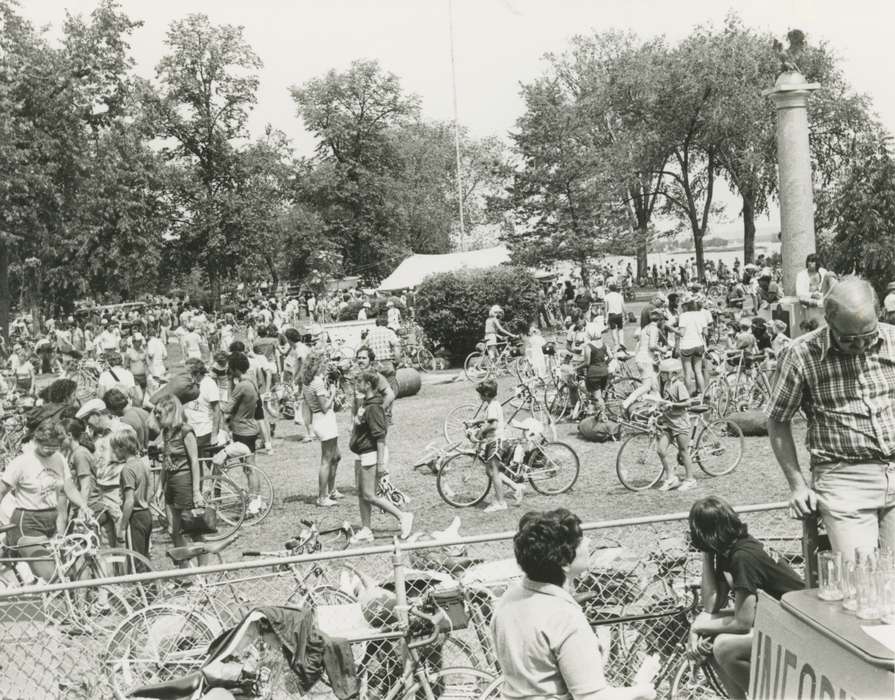 crowd, Fairs and Festivals, Zittergruen, Jenny, bicycle, Guttenberg, IA, Iowa, Sports, ragbrai, bike, Outdoor Recreation, bikes, Iowa History, history of Iowa
