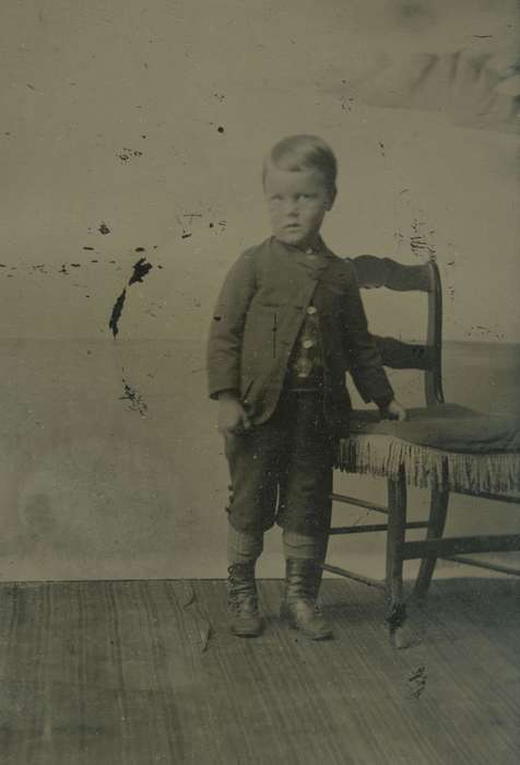 history of Iowa, Iowa History, boots, chair, Portraits - Individual, child, Iowa, USA, knickers, sack coat, Donner, Tracy