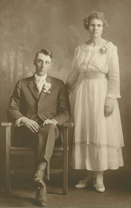 groom, Bartlett, Elizabeth, history of Iowa, bride, wedding dress, Ackley, IA, Iowa, Iowa History, Weddings, Portraits - Group