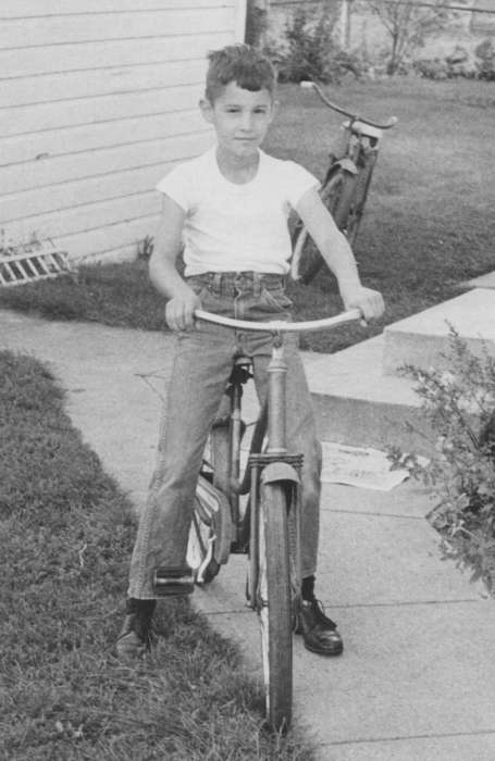 Doering, Alan, bicycle, Hubbard, IA, Iowa History, Outdoor Recreation, Portraits - Individual, history of Iowa, bike, Children, Iowa