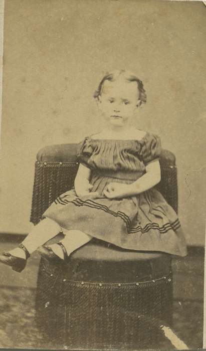 Waterloo, IA, dress, Iowa History, Olsson, Ann and Jons, girl, Iowa, carte de visite, Portraits - Individual, Children, child, history of Iowa