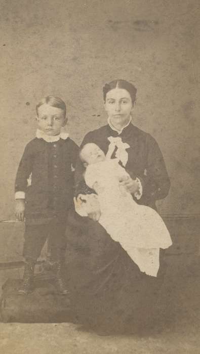 Iowa History, history of Iowa, little lord fauntleroy suit, Iowa, Portraits - Group, Jesup, IA, Olsson, Ann and Jons, boy, Families, baby, carte de visite, lace collar, woman, family