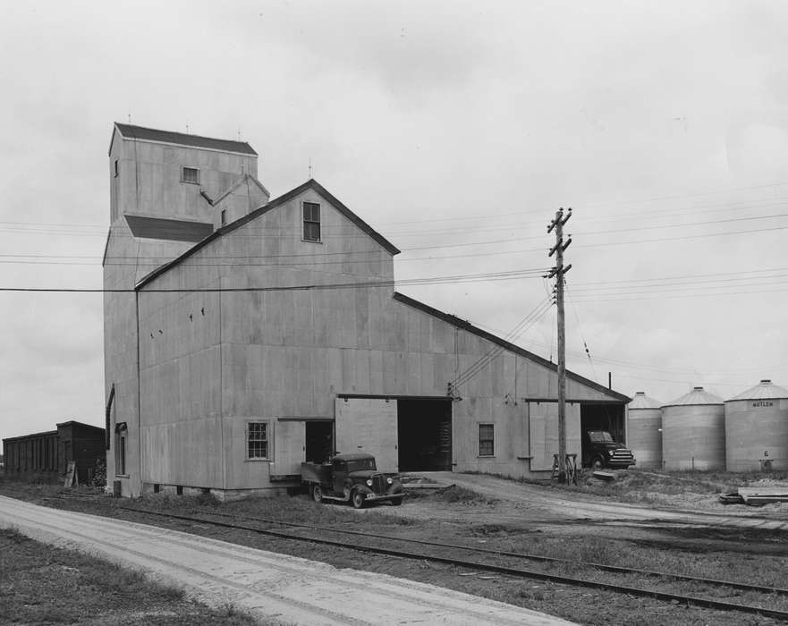 grain elevator, Iowa History, history of Iowa, Iowa, Farming Equipment, Horgen, Susan, Toeterville, IA