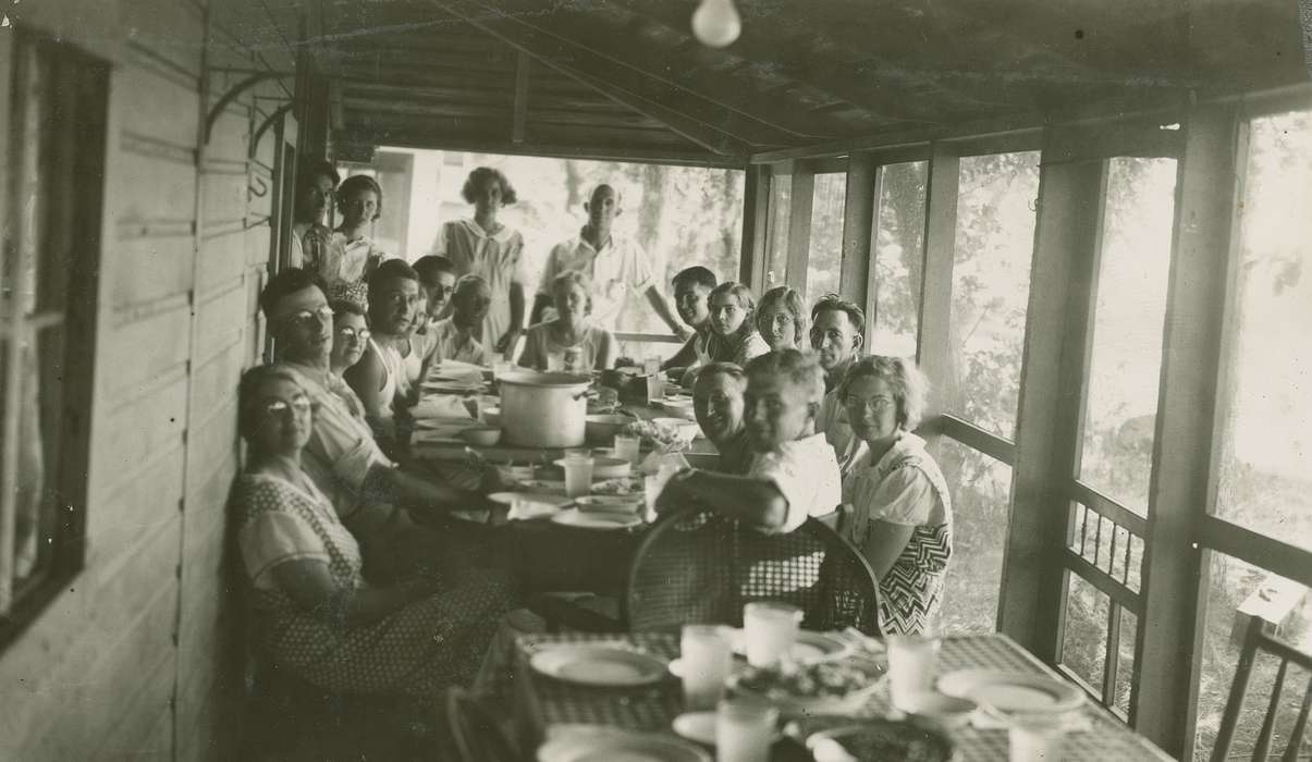 Iowa History, history of Iowa, Clear Lake, IA, Iowa, Portraits - Group, Food and Meals, cabin, picnic, pot, McMurray, Doug, table
