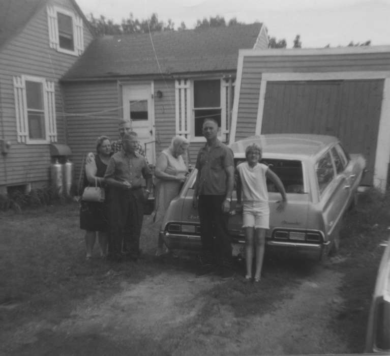 station wagon, Families, Cedar Falls, IA, car, Motorized Vehicles, Iowa, Cities and Towns, Iowa History, Morris, Lola, history of Iowa