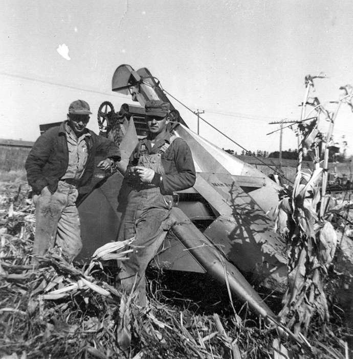 Iowa History, Farms, history of Iowa, Iowa, Portraits - Group, Farming Equipment, Duncan, IA, corn, Johnson, JB