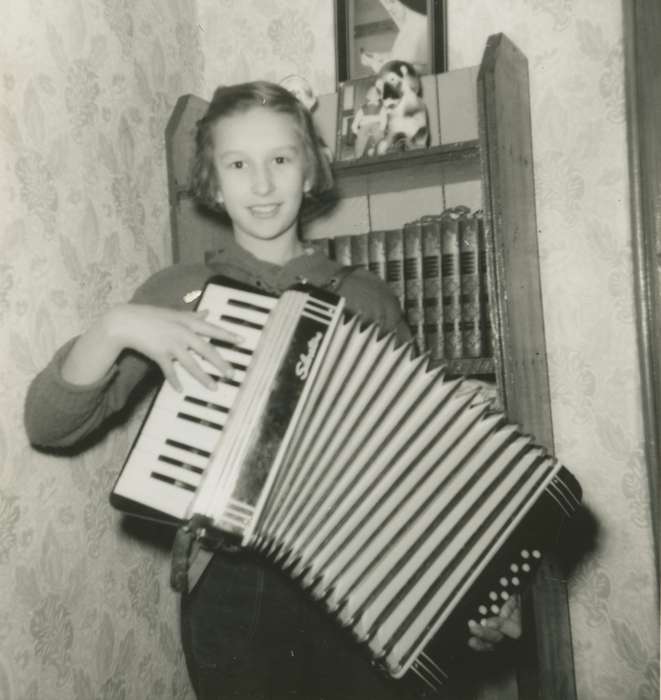 accordion, Forkenbrock, Lois, Children, history of Iowa, Portraits - Individual, music, Iowa, Iowa History, instrument, Colesburg, IA, Homes, Entertainment