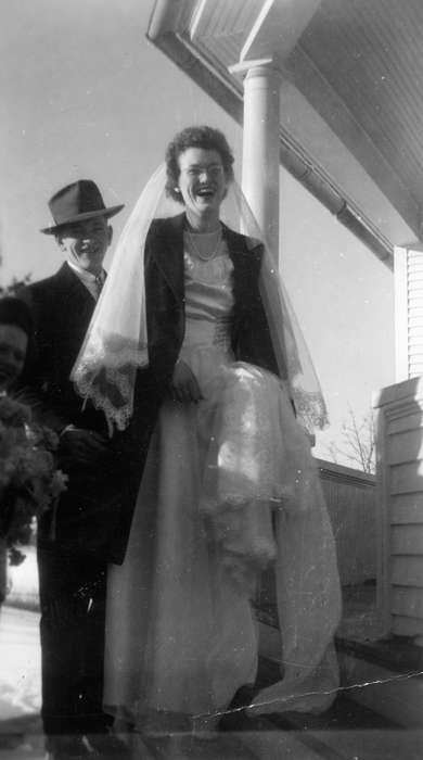 Iowa History, history of Iowa, veil, Iowa, Portraits - Group, bride, Hopkinton, IA, Shaw, Marilyn, Weddings