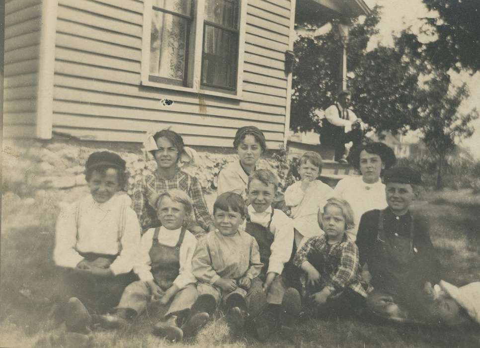 overalls, kids, girls, plaid, O'Brink, Lisa, Portraits - Group, window, Children, boys