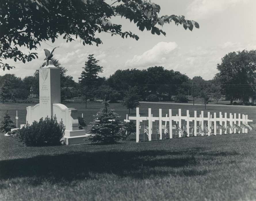 correct date needed, american flag, Waverly, IA, Iowa, Landscapes, Cemeteries and Funerals, memorial, history of Iowa, Military and Veterans, Waverly Public Library, crosses, Iowa History