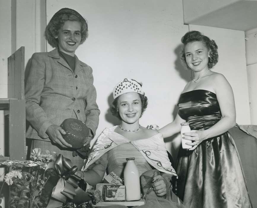 Photos, history, ia, historic, Portraits - Group, Iowa, crown, milk bottle, milk, national cattle congress, cattle congress, dairy princess, IA, Black Hawk, Waterloo, Fairs and Festivals, Grout Museum of History and Science, United States