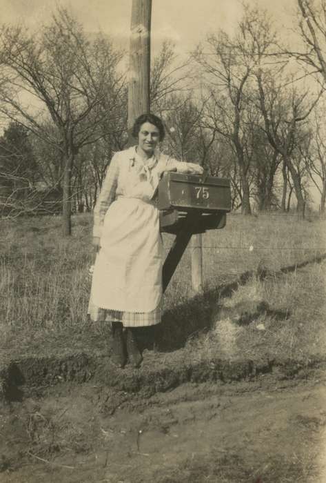 Portraits - Individual, Iowa, Farms, Iowa History, history of Iowa, Cook, Mavis, mailbox, Charles City, IA