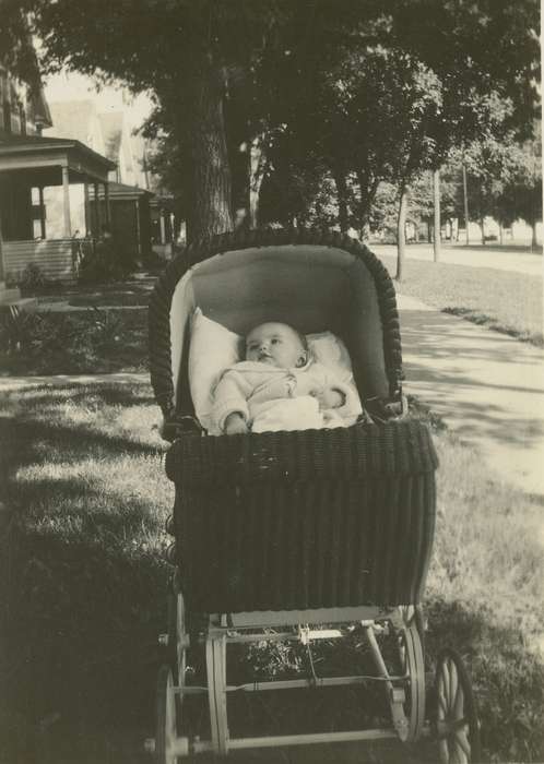 baby carriage, Iowa, Children, Parkersburg, IA, Iowa History, baby, Cities and Towns, Neymeyer, Robert, history of Iowa