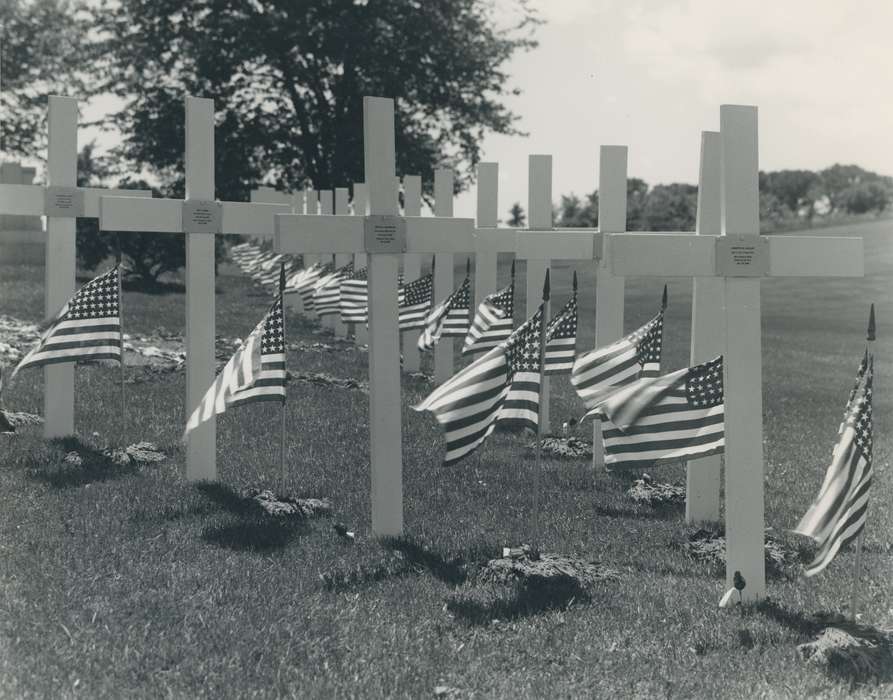 Waverly Public Library, Cemeteries and Funerals, Military and Veterans, Waverly, IA, Iowa History, history of Iowa, american flag, crosses, Iowa