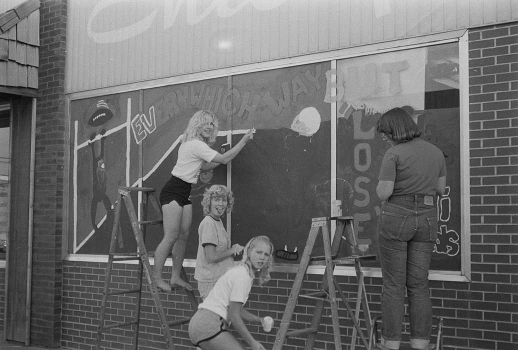 Schools and Education, Main Streets & Town Squares, window painting, homecoming, Photos, history, IA, Coon Rapids Enterprise, ia, Iowa, historic, Coon Rapids, United States, Businesses and Factories, Portraits - Group