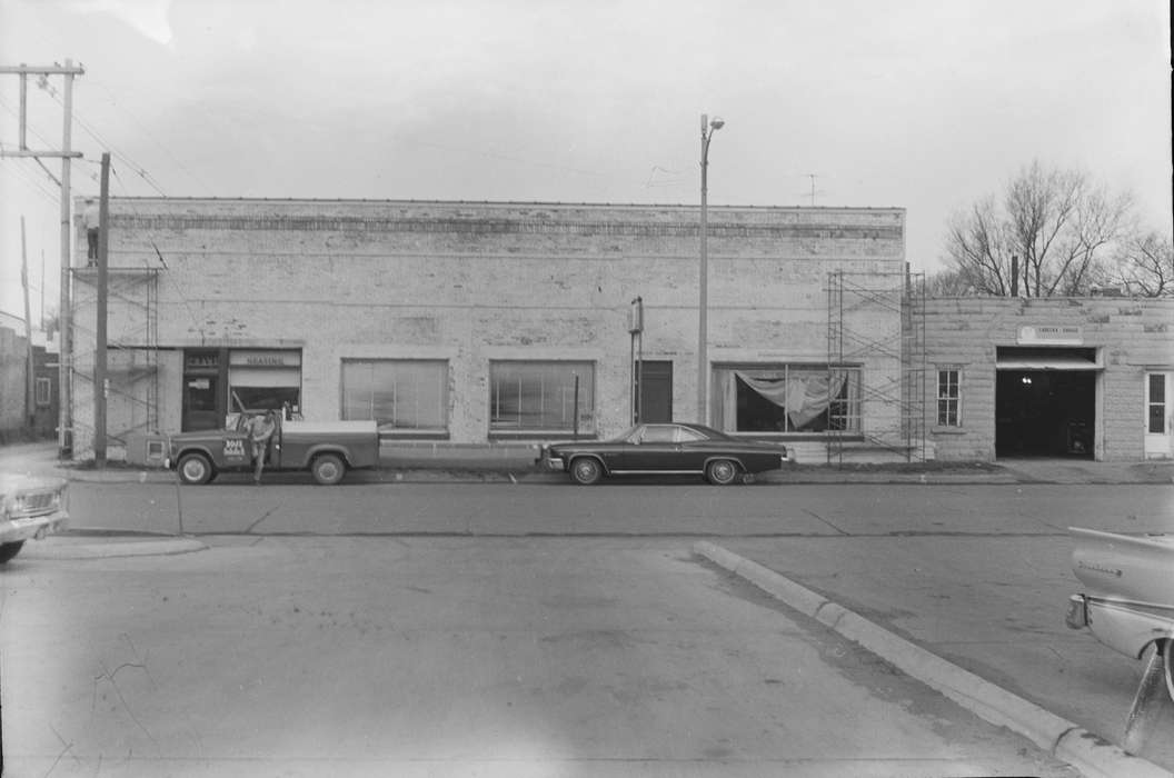 Businesses and Factories, car, utility truck, utility store, Iowa, IA, United States, Cities and Towns, Photos, historic, Motorized Vehicles, Coon Rapids, history, work truck, ia, Coon Rapids Enterprise, veterinary clinic