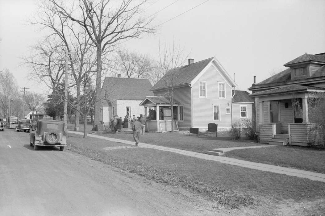 people, Homes, porch, sidewalk, auction, history of Iowa, house, Cities and Towns, Iowa, trees, Library of Congress, car, Iowa History