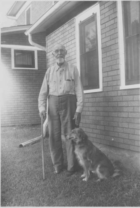 dog, Busse, Victor, Iowa History, Burlington, IA, Portraits - Individual, Animals, Iowa, history of Iowa