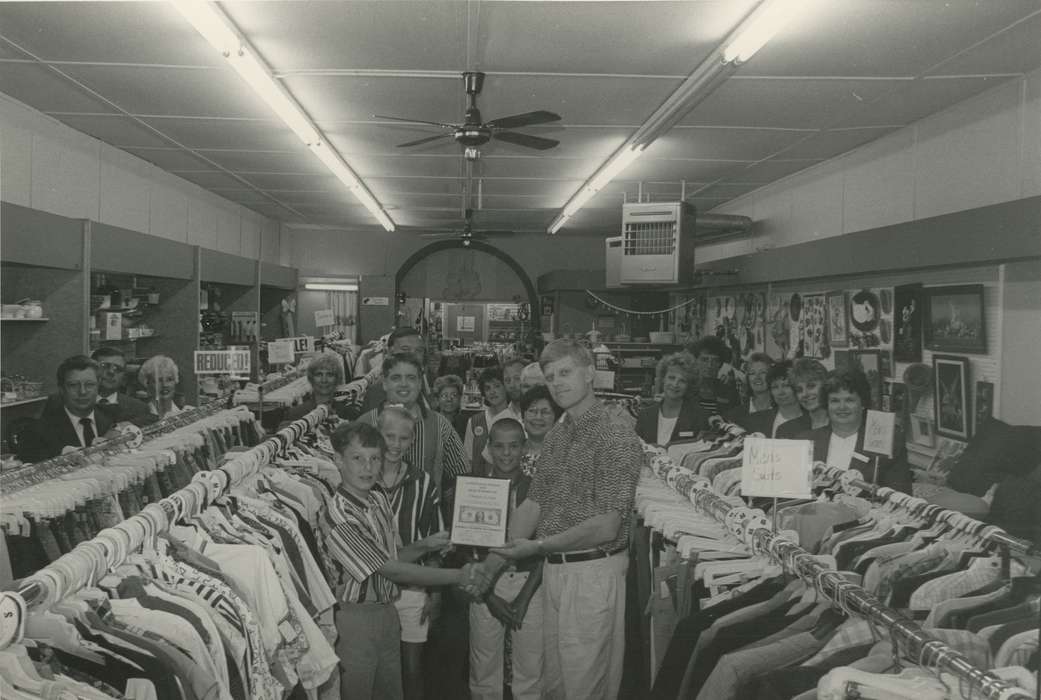 store, kids, Businesses and Factories, Waverly Public Library, Iowa History, Waverly, IA, Portraits - Group, Iowa, history of Iowa, large group picture, Children