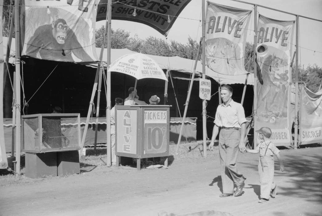 tents, Entertainment, banner, Children, Fairs and Festivals, Iowa History, history of Iowa, Leisure, 4-h, animals, ticket booth, Library of Congress, Iowa, holding hands