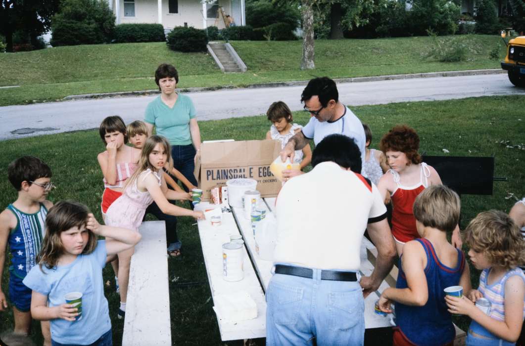 MO, picnic table, Schools and Education, second grade missouri trip, historic, history, school trip, Children, Iowa, Coon Rapids Enterprise, Photos, ia, United States, missouri trip, picnic