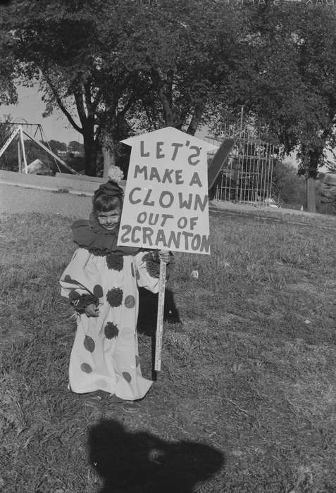 photographer's shadow, Iowa, IA, United States, Photos, historic, Coon Rapids, history, homecoming, ia, Coon Rapids Enterprise, Children, clown