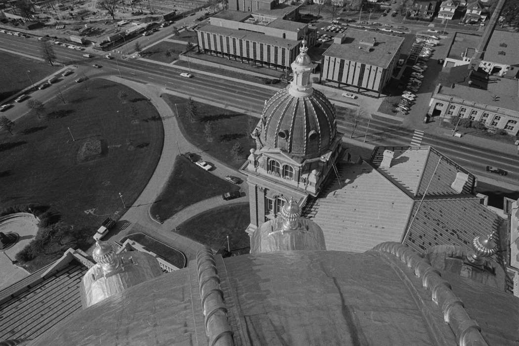 Lemberger, LeAnn, capitol, Des Moines, IA, Aerial Shots, dome, Iowa, Motorized Vehicles, Iowa History, Main Streets & Town Squares, park, history of Iowa, Cities and Towns, street, roof, car, Businesses and Factories