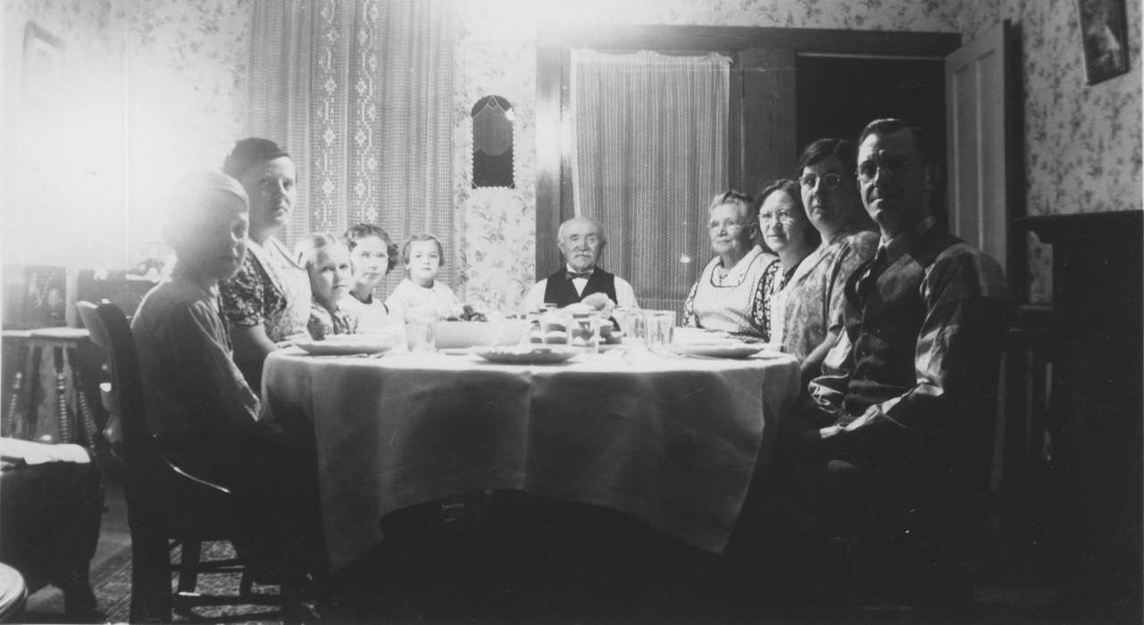 Iowa, Portraits - Group, Burlington, IA, family, Busse, Victor, Iowa History, history of Iowa, dining table