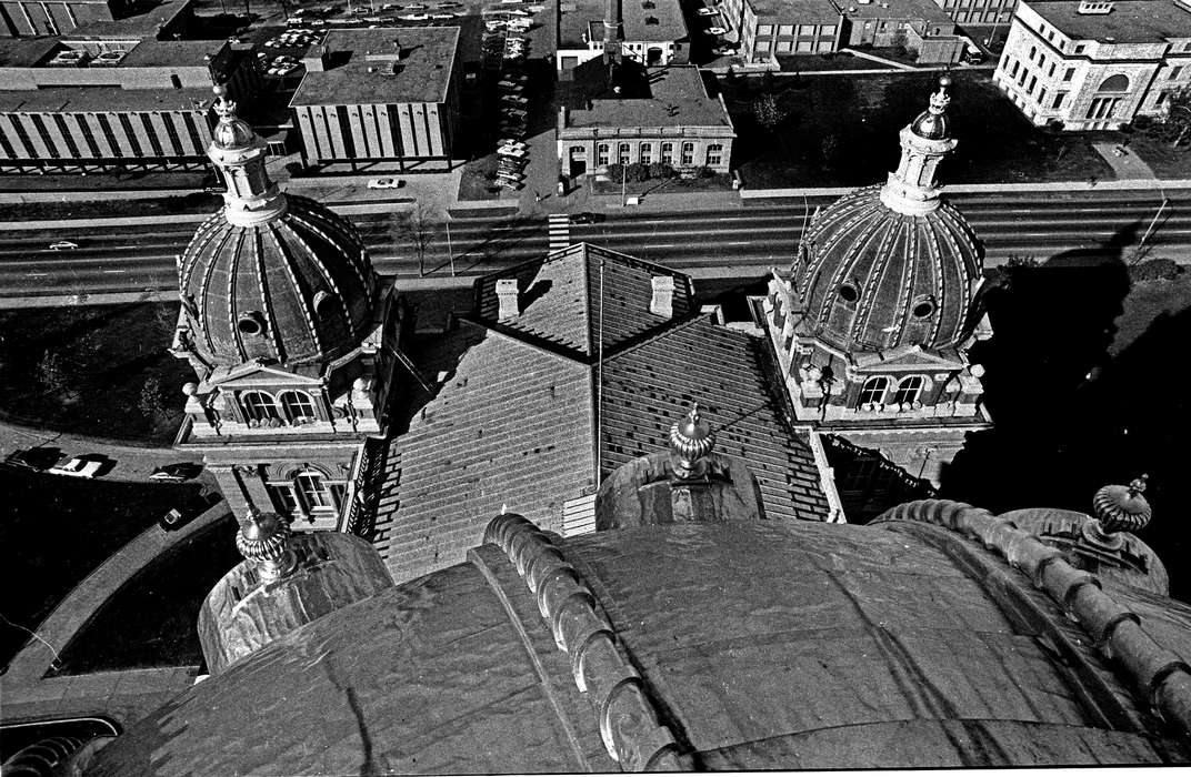 roof, Main Streets & Town Squares, Iowa History, Lemberger, LeAnn, dome, Cities and Towns, capitol, Des Moines, IA, Iowa, street, Businesses and Factories, Aerial Shots, history of Iowa