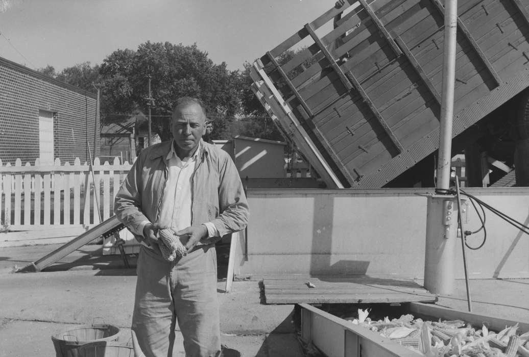 Portraits - Individual, Iowa, IA, United States, Photos, historic, Labor and Occupations, Coon Rapids, history, ia, Coon Rapids Enterprise, corn