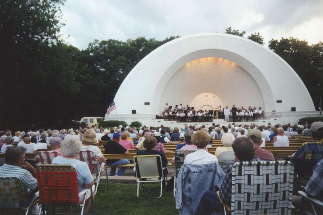ampitheater, band shell, Iowa, Stewart, Phyllis, crowd, festival, music, Entertainment, lawn chairs, band, park, Iowa History, Fort Dodge, IA, history of Iowa, concert, lawn chair