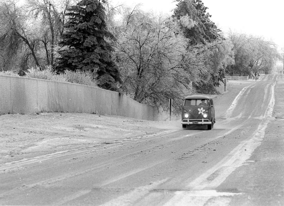Motorized Vehicles, snow, history of Iowa, road, Lemberger, LeAnn, Iowa, Iowa History, bus, Winter, Ottumwa, IA