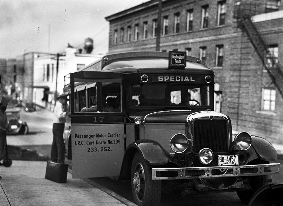 bus, Iowa History, Iowa, Lemberger, LeAnn, Ottumwa, IA, Main Streets & Town Squares, Cities and Towns, history of Iowa, Motorized Vehicles