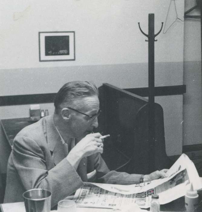 glasses, cigarette, cafe, Waverly Public Library, restaurant, Iowa History, booth, Leisure, Waverly, IA, Food and Meals, Iowa, history of Iowa, newspaper, bar, Businesses and Factories