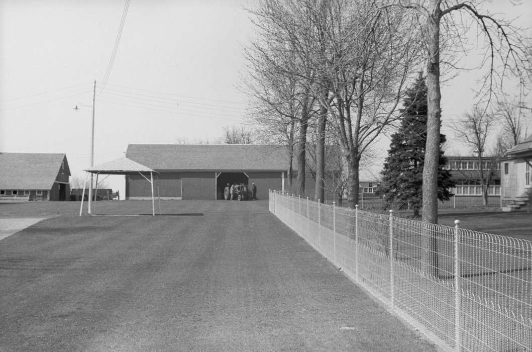 Farming Equipment, front yard, Library of Congress, Iowa History, Labor and Occupations, Motorized Vehicles, tractor, farmhouse, farmers, history of Iowa, Iowa, Farms, Barns, tree line, yard fence, Homes