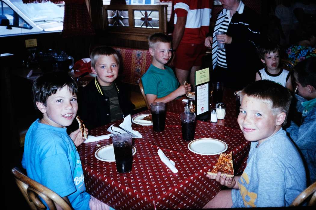 ia, boy, second grade missouri trip, Iowa, history, restaurant, Photos, Kansas City, Coon Rapids Enterprise, Children, missouri trip, Food and Meals, historic, United States, MO, school trip