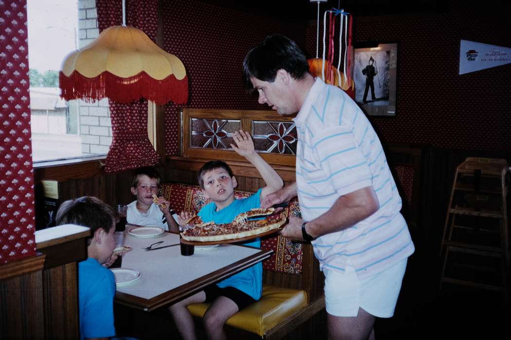 ia, second grade missouri trip, Iowa, pizza, history, restaurant, Photos, Kansas City, Coon Rapids Enterprise, Children, missouri trip, Food and Meals, historic, United States, MO, school trip