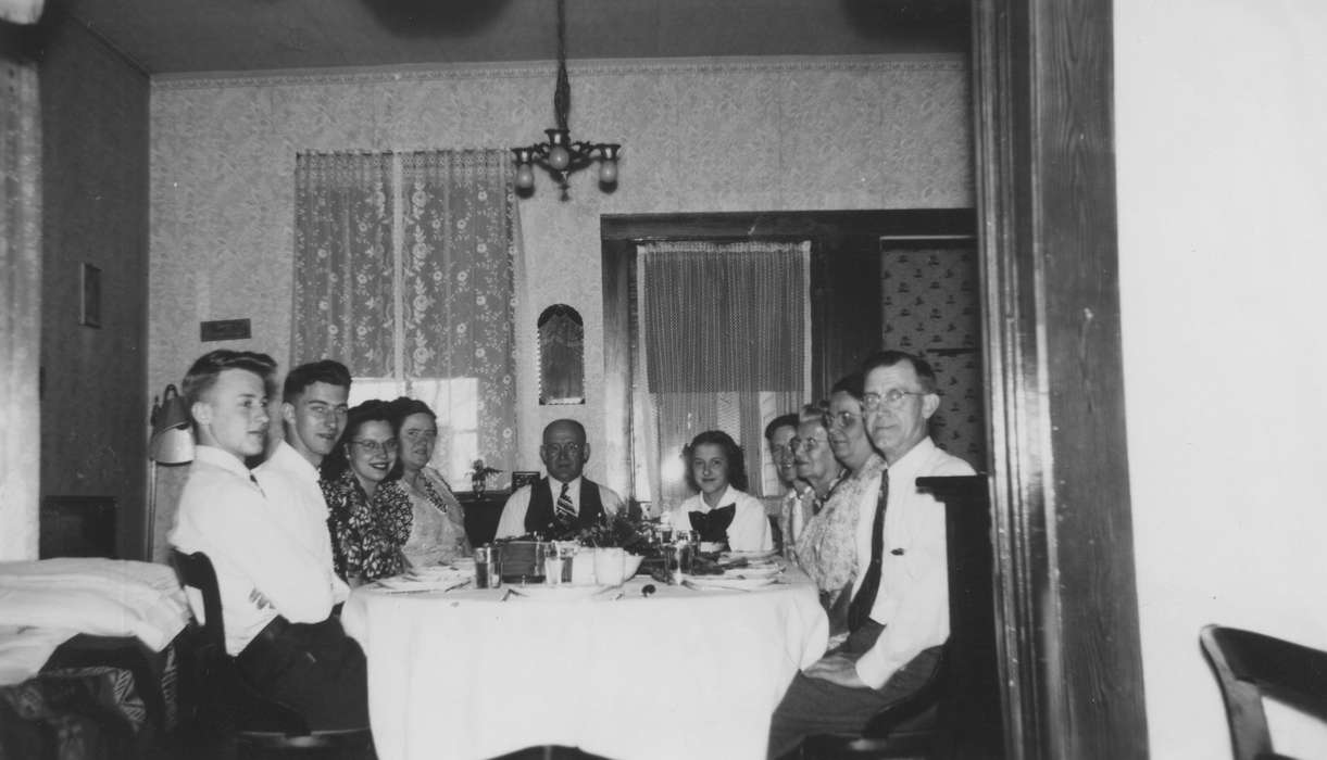 table, history of Iowa, Burlington, IA, Busse, Victor, dinner, Portraits - Group, Food and Meals, Iowa History, Iowa, Homes, Families, dining room