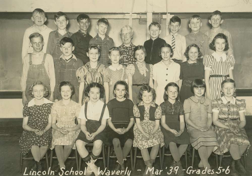 Children, overalls, student, Iowa History, Portraits - Group, Iowa, Waverly Public Library, teacher, history of Iowa