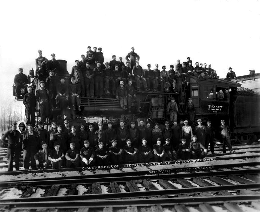 worker, Iowa History, Lemberger, LeAnn, history of Iowa, Labor and Occupations, railroad, Motorized Vehicles, Portraits - Group, crew, train, Ottumwa, IA, Iowa