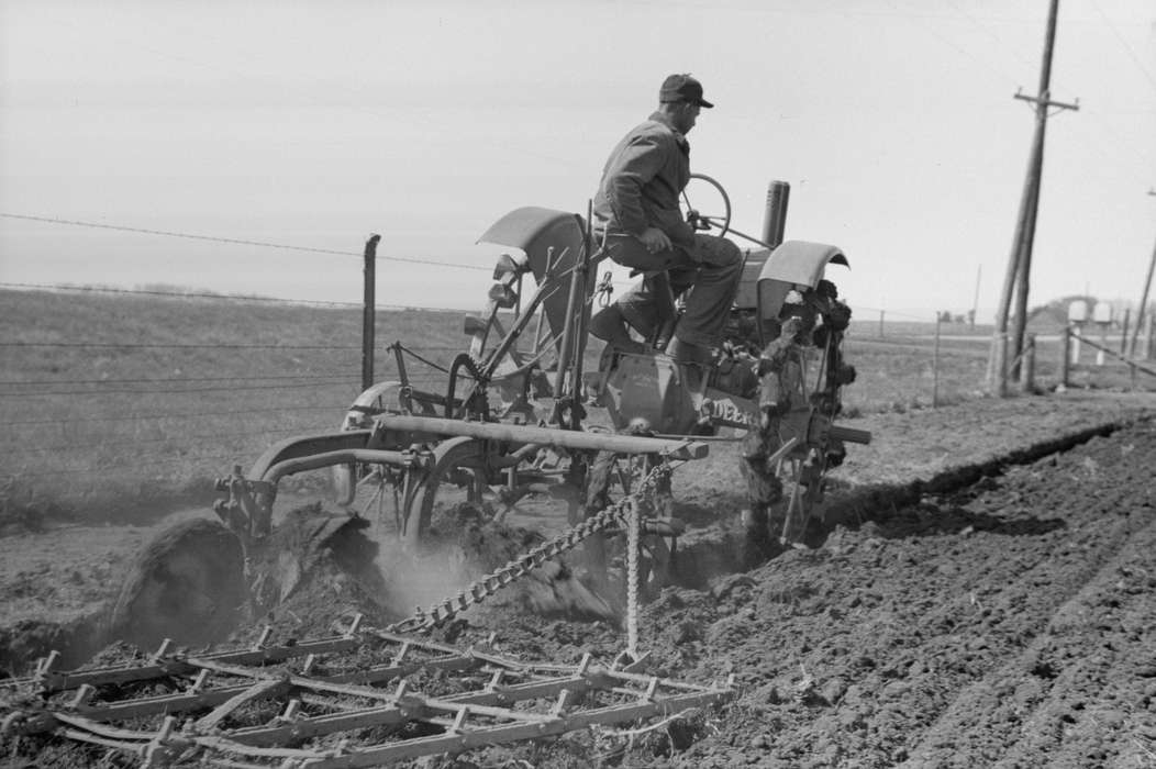 farmer, farmland, Iowa, Labor and Occupations, Iowa History, history of Iowa, tiller, Motorized Vehicles, tractor, Library of Congress, Farming Equipment