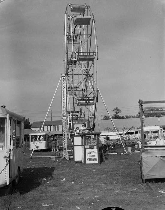 Families, amusement park ride, history, ferris wheel, Photos, Outdoor Recreation, Children, family, county fair, Iowa, IA, Fairs and Festivals, Civic Engagement, cowboy hat, United States, ia, Entertainment, Coon Rapids Enterprise, carnival ride, historic, Coon Rapids