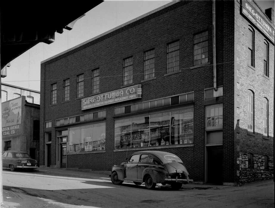 Businesses and Factories, storefront, Iowa History, car, Iowa, Lemberger, LeAnn, Ottumwa, IA, Cities and Towns, billboard, history of Iowa, Motorized Vehicles
